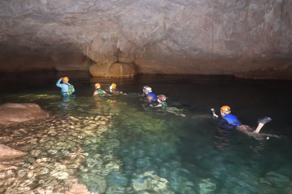 Guests-swimming-inside-cave-at-Nohoch-Cheen-jaguar-paw-cave
